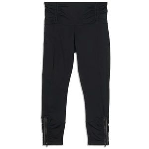 Lululemon runday crop leggings 23 inches black Ruched 6 zipper pocket